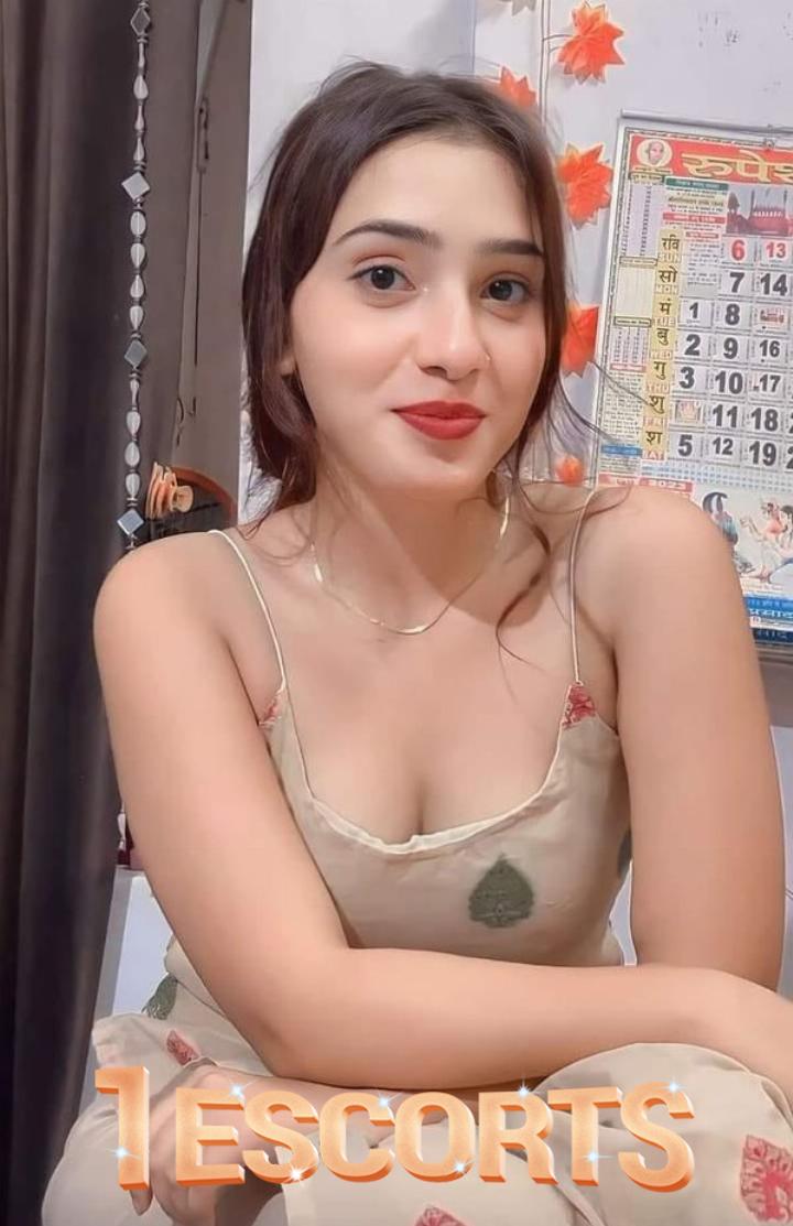 ALIYA KHAN ESCORTS AGENCY IN LAHORE -2
