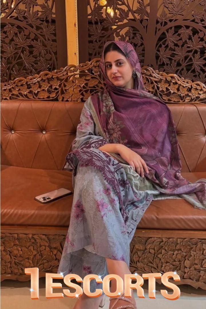 ZOYA KHAN ESCORTS MODELS CALLS GIRLS IN ISLAMABAD -4
