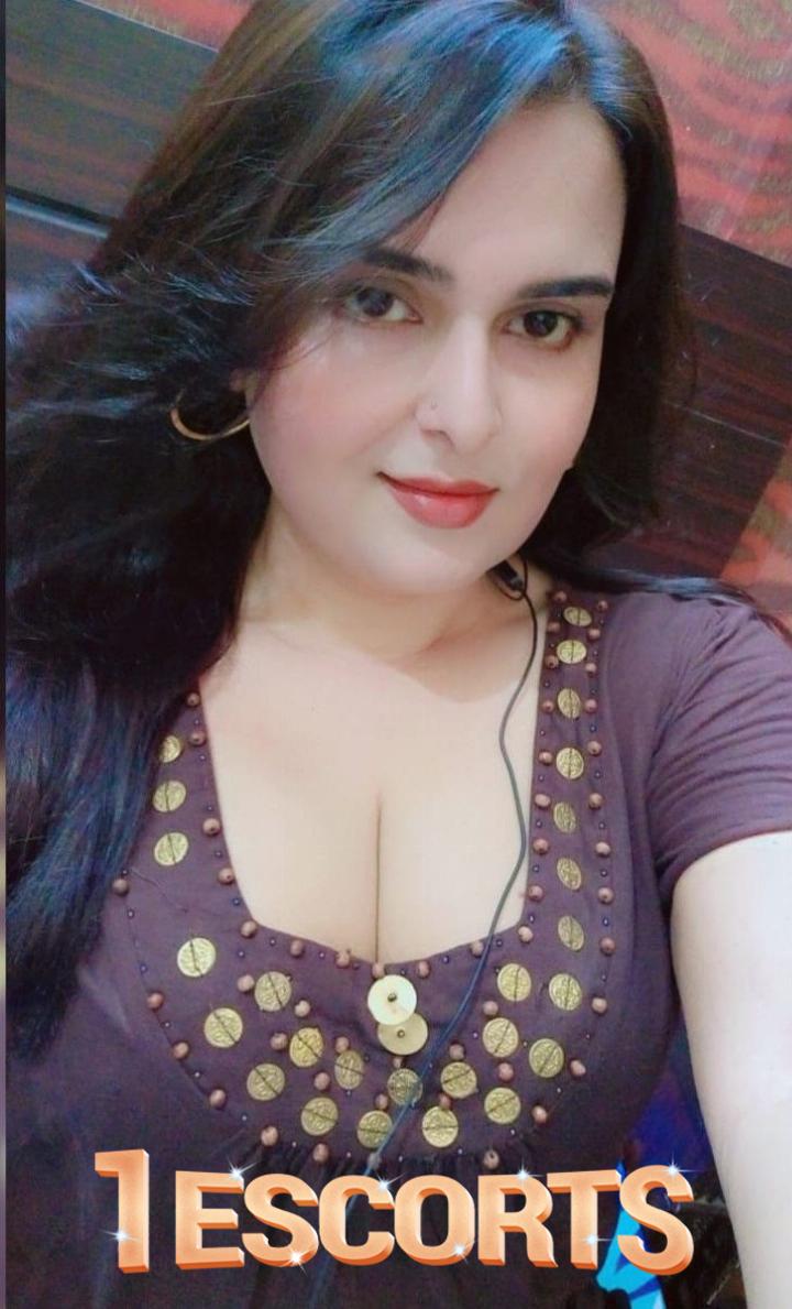 ALISHA KHAN ESCORTS MODELS IN LAHORE -4