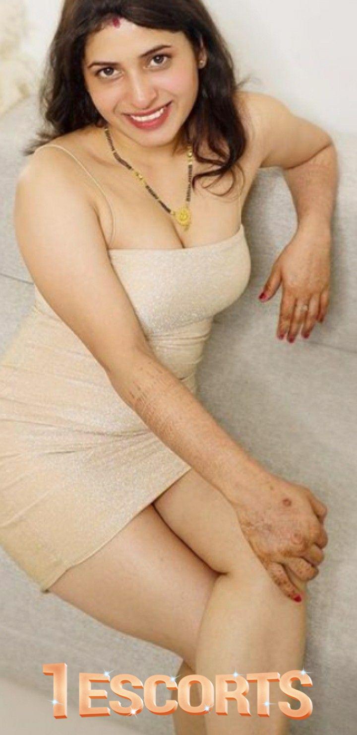 AMNA KHAN ESCORTS MODELS IN ISLAMABAD CALLS GIRLS