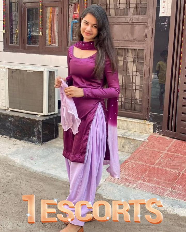 ZARA KHAN ESCORTS MODELS LAVISH STAR CALLS GIRLS IN ISLAMABAD escortsinislamabad