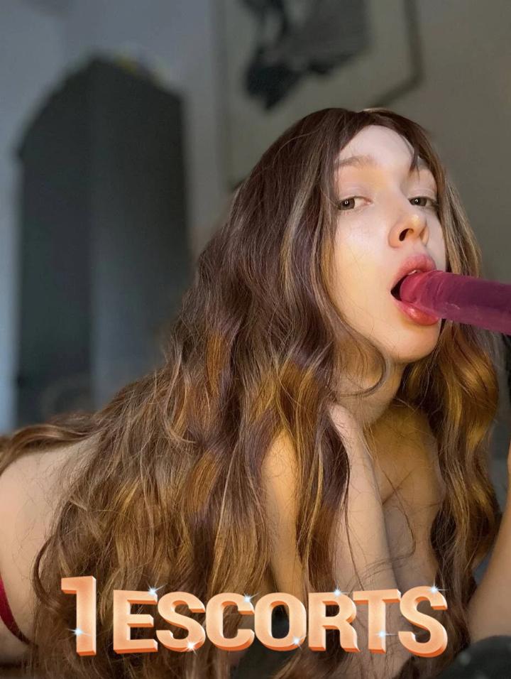 Ravissante jeune fille classe et sensuelle