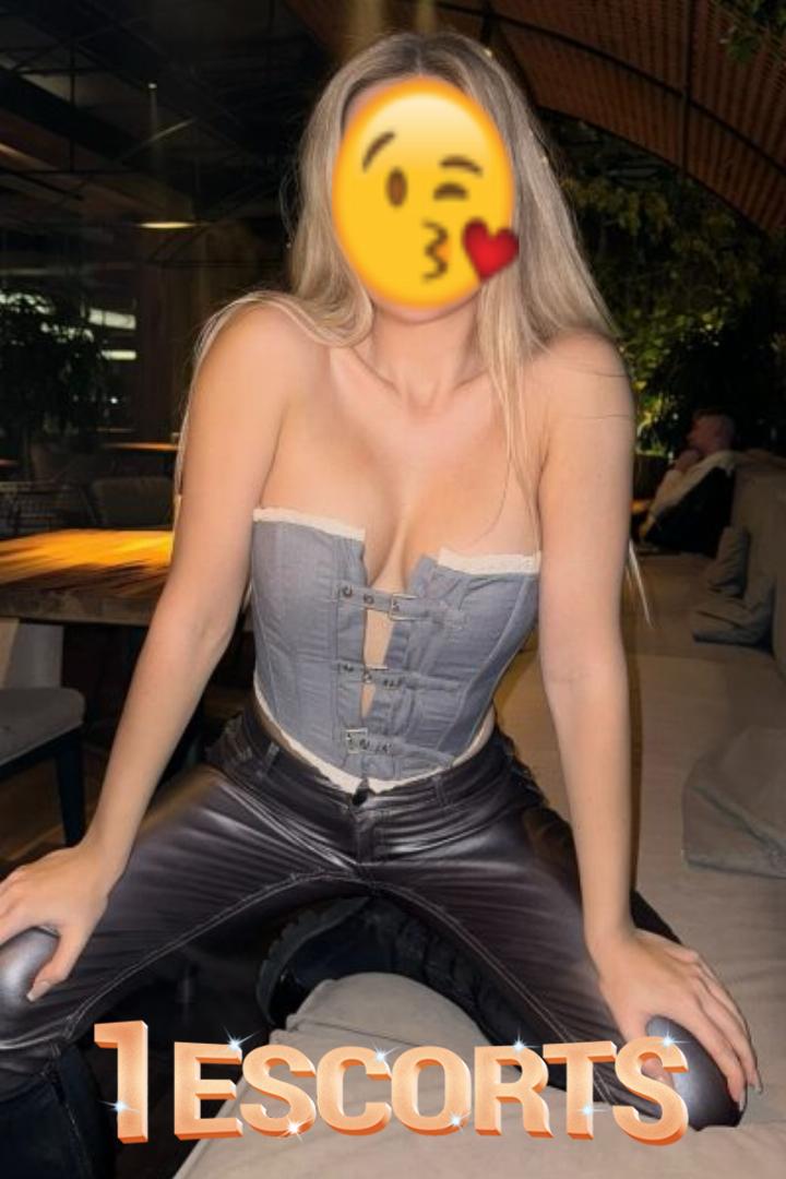 dipshika-independent escorts in dubai